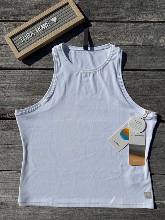 Vuori Tops - VUORI  AllTheFeels Crew Tank WHITE size LARGE nwt